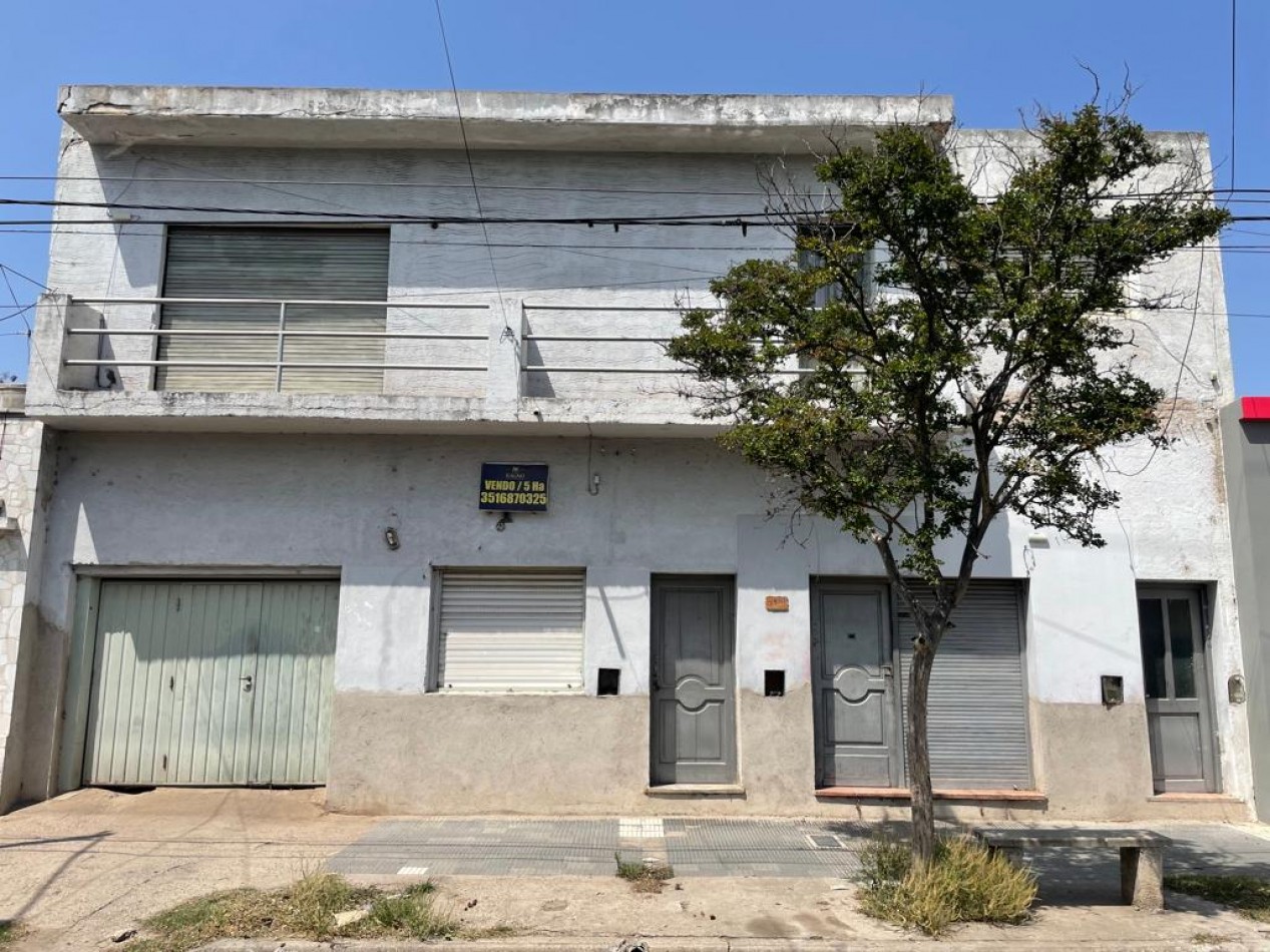 Casa en zona Centro Barrio Alberdi ,calle santa rosa 2900 cuenta con 4 departamentos 