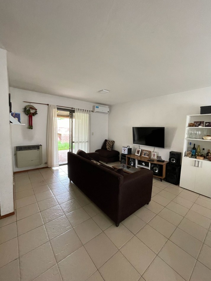Venta de Casa de dos dormitorios con cochera, en Barrio quebrada de las rosas housing cerrado en av don bosco 6120 APPTO CREDITO