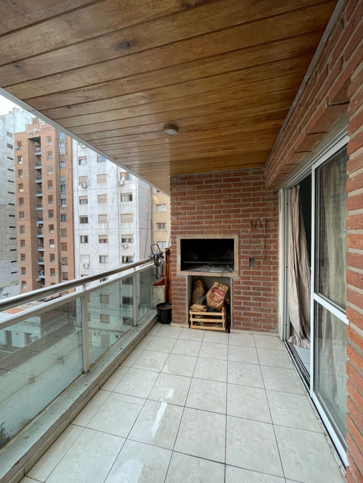 Vendemos Departamento de dos Dormitorios /Dos Baños/Dos Balcones en nueva cordoba calle bv illia al 400