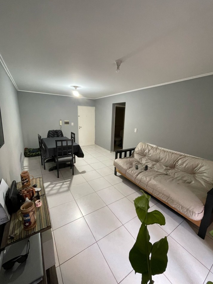 Vendemos Departamento de dos Dormitorios /Dos Baños/Dos Balcones en nueva cordoba calle bv illia al 400