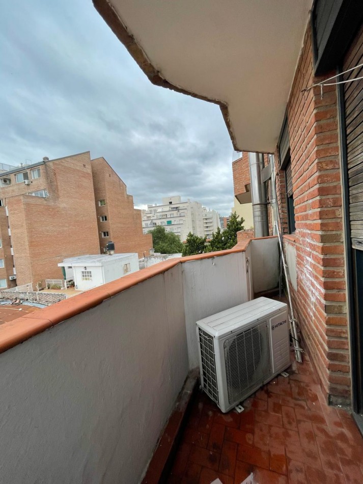 Vendemos departamento de dos dormitorios, dos baños y dos balcones en el barrio General Paz, Av. 24 de Septiembre 1236 APPTO CREDITO