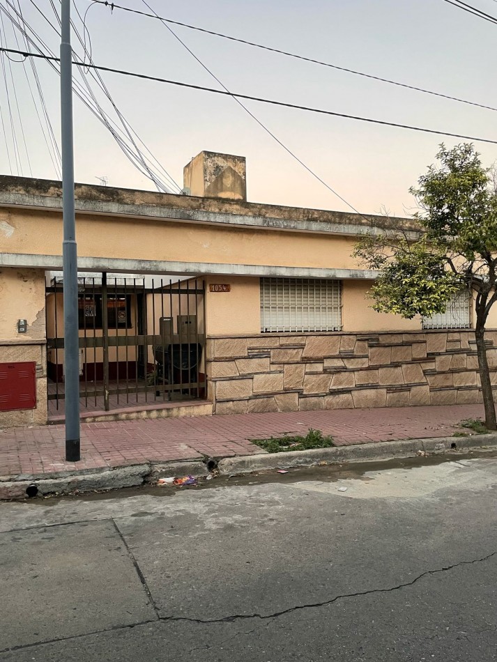 Departamento de dos dormitorios en B San Martin calle uspallata al 1000 con todos los servicios