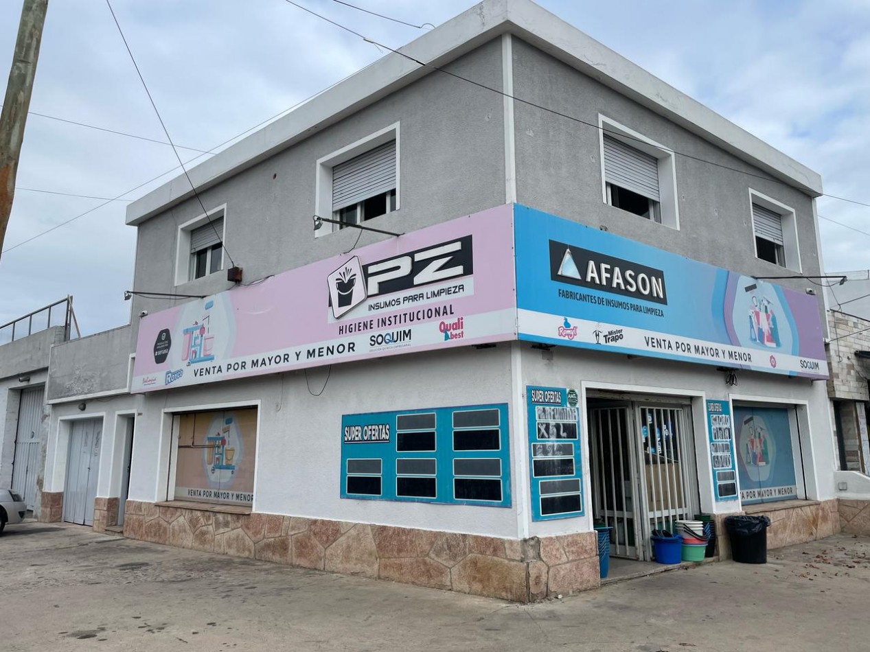 SE VENDE LOCAL ESQUINA + DEPTO DE 2 DORMITORIOS (ideal para oficinas) + 3 GALPONES TECHADOS. Ubicacion privilegiada: BV LOS GRANADEROS Casi esquina con MOSEÑOR P. CABRERA.