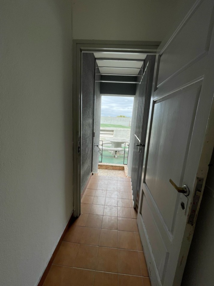 SE VENDE LOCAL ESQUINA + DEPTO DE 2 DORMITORIOS (ideal para oficinas) + 3 GALPONES TECHADOS. Ubicacion privilegiada: BV LOS GRANADEROS Casi esquina con MOSEÑOR P. CABRERA.