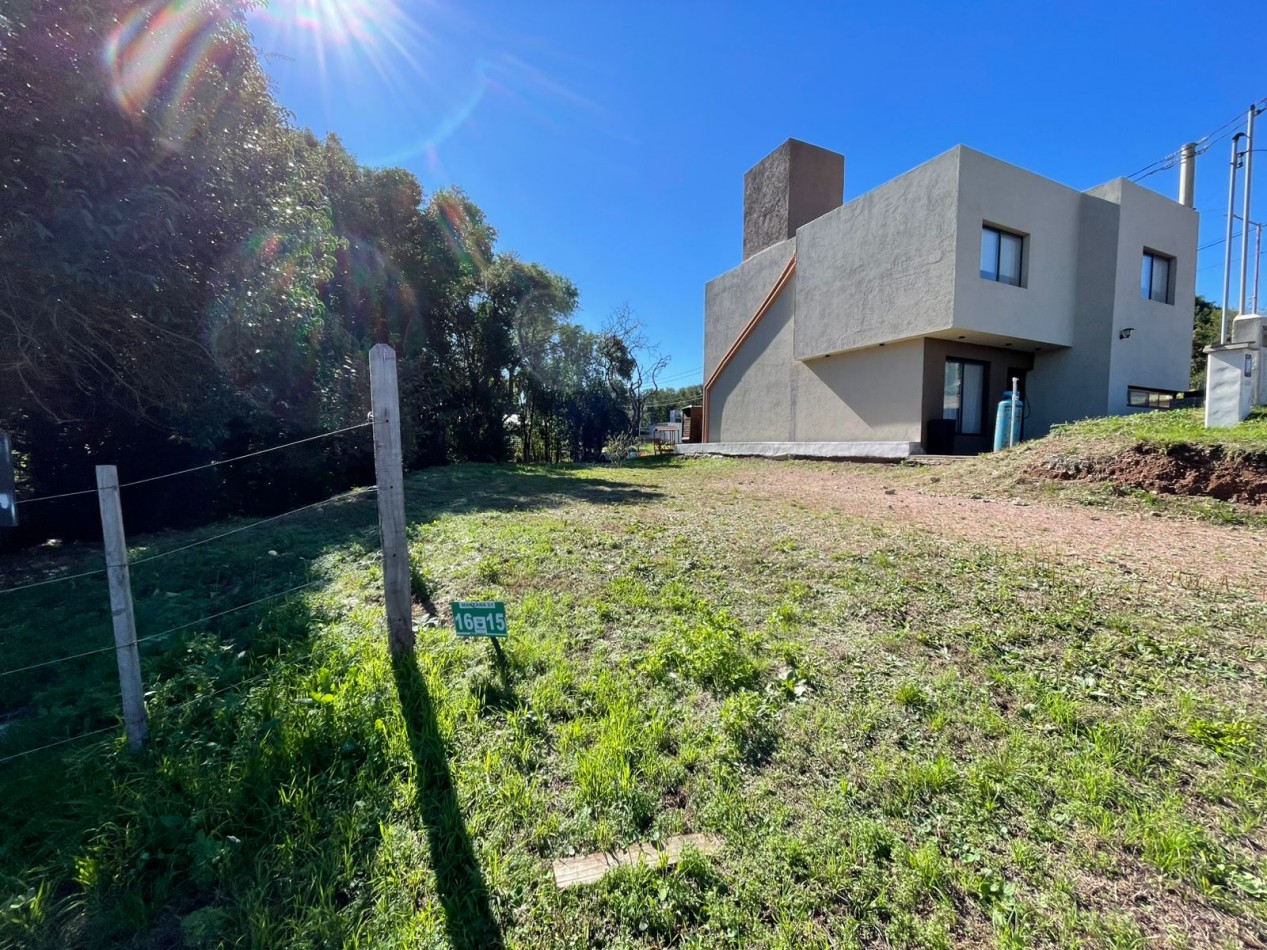 VENDEMOS LOTE DE 300 MTS EN ECO DE VILLA CATALINA, BARRIO PRIVADO. SERVICIOS DE AGUA Y LUZ(PILAR CONECTADO) CON ESCRITURA. APROBACION DE CONSTRUCCION POR EL MUNICIPIO