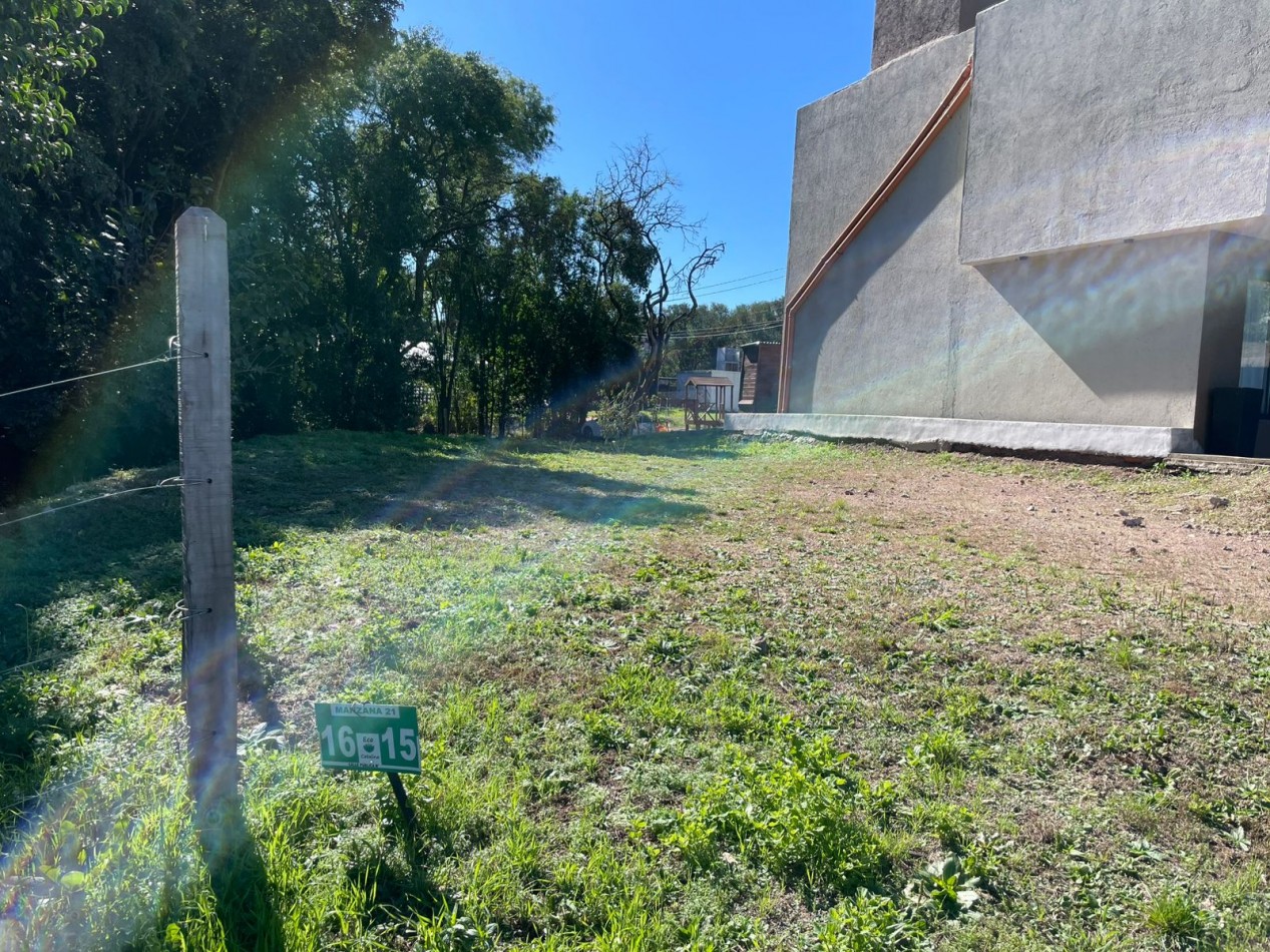 VENDEMOS LOTE DE 300 MTS EN ECO DE VILLA CATALINA, BARRIO PRIVADO. SERVICIOS DE AGUA Y LUZ(PILAR CONECTADO) CON ESCRITURA. APROBACION DE CONSTRUCCION POR EL MUNICIPIO