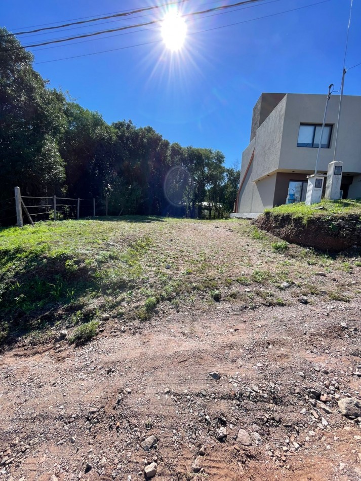 VENDEMOS LOTE DE 300 MTS EN ECO DE VILLA CATALINA, BARRIO PRIVADO. SERVICIOS DE AGUA Y LUZ(PILAR CONECTADO) CON ESCRITURA. APROBACION DE CONSTRUCCION POR EL MUNICIPIO