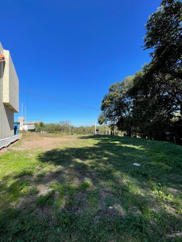 VENDEMOS LOTE DE 300 MTS EN ECO DE VILLA CATALINA, BARRIO PRIVADO. SERVICIOS DE AGUA Y LUZ(PILAR CONECTADO) CON ESCRITURA. APROBACION DE CONSTRUCCION POR EL MUNICIPIO