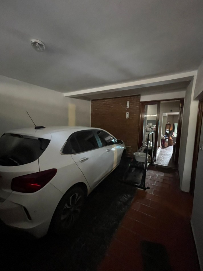 CASA DE 3 DORMITORIOS APPTA CREDITO, CON DOS BAÑOS, COCHERA CON PORTON LEVADIZO PATIO ,PILETA Y LOCAL CON BAÑO EN B OBSERVATORIO