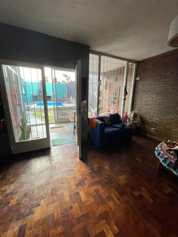 CASA DE 3 DORMITORIOS APPTA CREDITO, CON DOS BAÑOS, COCHERA CON PORTON LEVADIZO PATIO ,PILETA Y LOCAL CON BAÑO EN B OBSERVATORIO