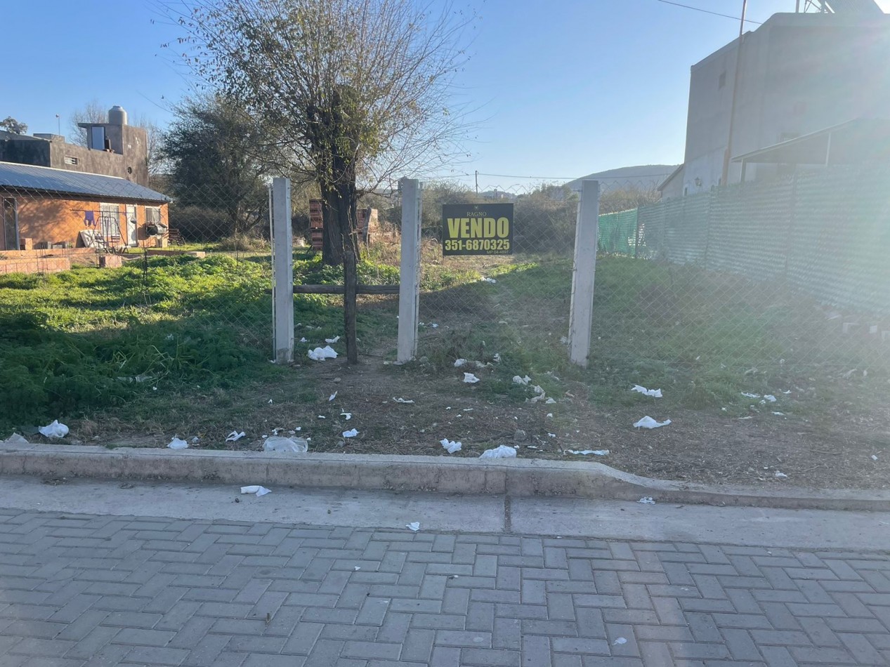 VENDEMOS LOTE DE 500 MTS EN VILLA SAN NICOLAS, CON SERVICIOS DE LUZ Y AGUA. PROXIMAMENTE DISPONIBLE GAS NATURAL. CALLE ADOQUINADA.