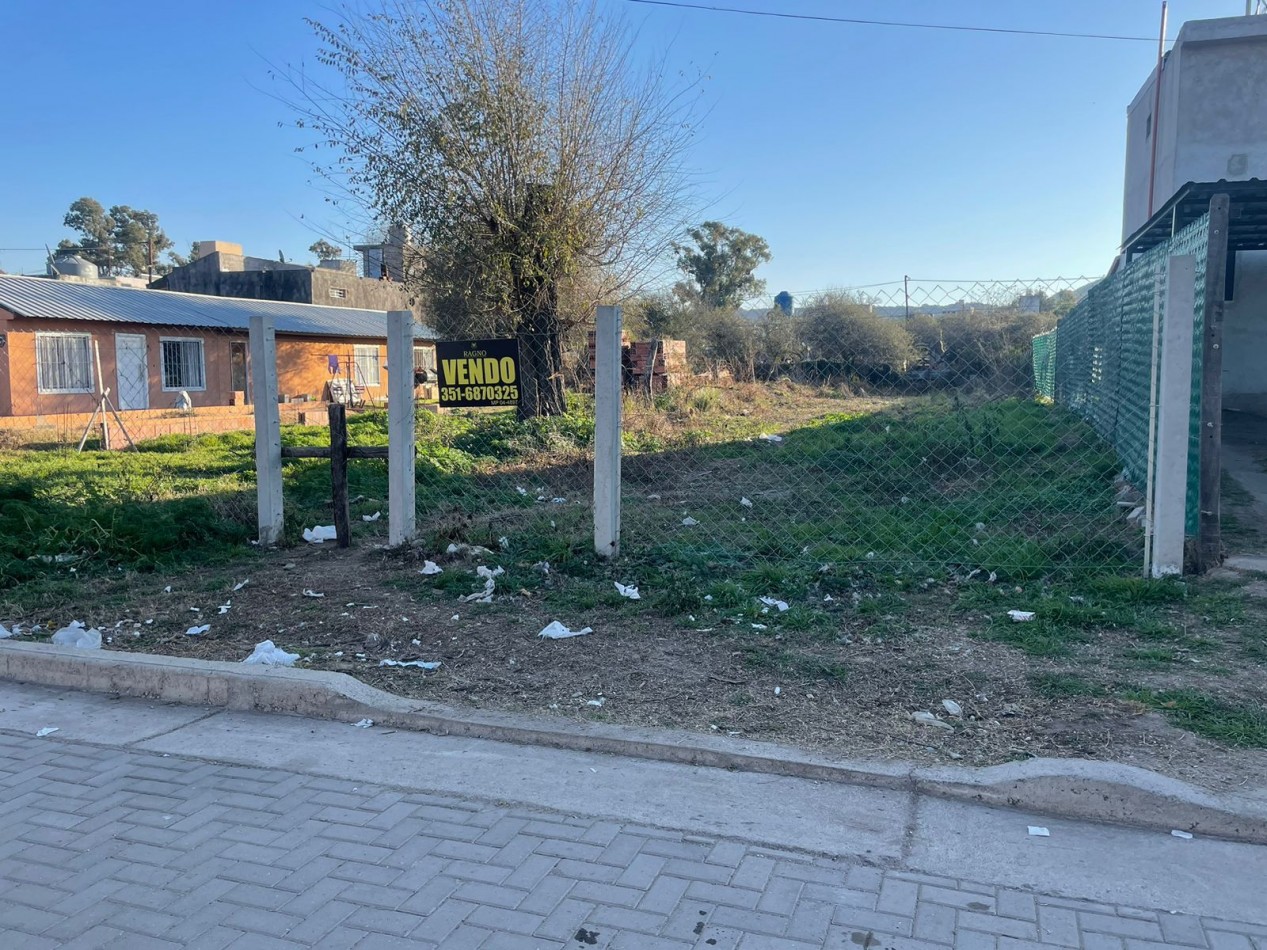 VENDEMOS LOTE DE 500 MTS EN VILLA SAN NICOLAS, CON SERVICIOS DE LUZ Y AGUA. PROXIMAMENTE DISPONIBLE GAS NATURAL. CALLE ADOQUINADA.