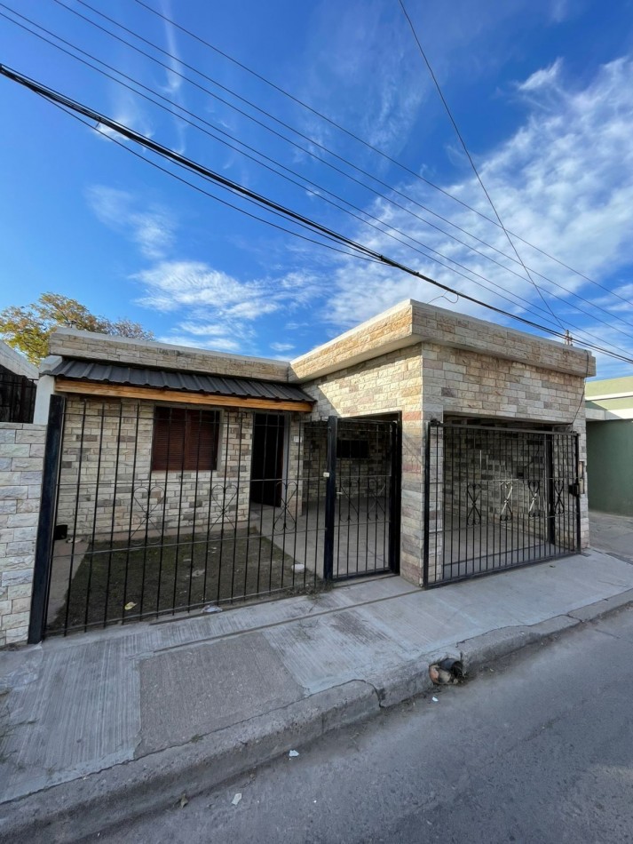VENDE CASA DE 3 DORMITORIOS CON COCHERA Y DOS PATIOS CON ESCRITURA Y APPTO CREDITO