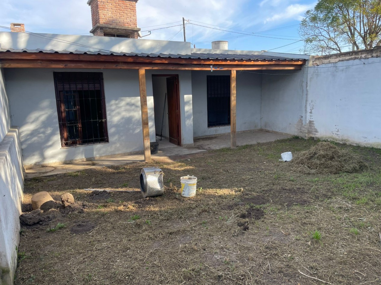 VENDE CASA DE 3 DORMITORIOS CON COCHERA Y DOS PATIOS CON ESCRITURA Y APPTO CREDITO