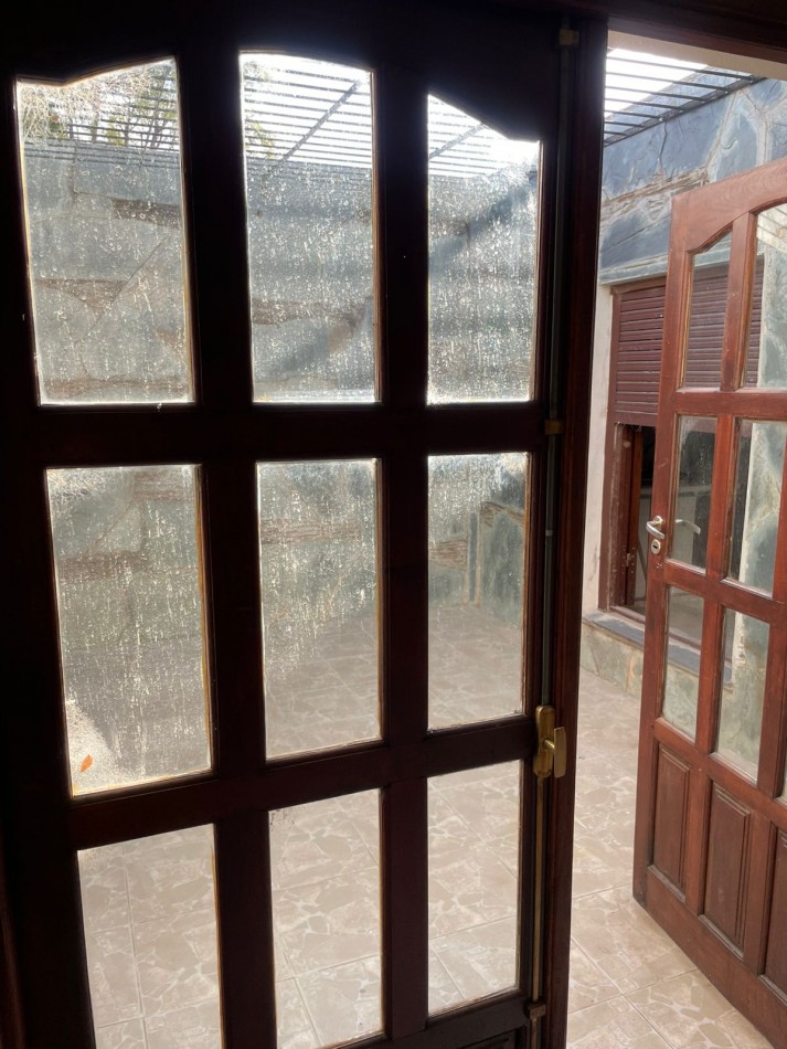 VENDE CASA DE 3 DORMITORIOS CON COCHERA Y DOS PATIOS CON ESCRITURA Y APPTO CREDITO