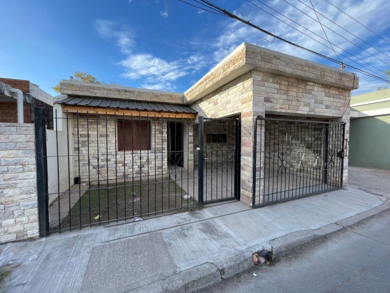 VENDE CASA DE 3 DORMITORIOS CON COCHERA Y DOS PATIOS CON ESCRITURA Y APPTO CREDITO