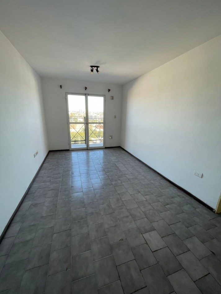 SE VENDE DEPARTAMENTO DE DOS DORMITORIOS CON COCHERA Y BALCON ZONA B SAN MARTIN SEGURIDAD 24 HR