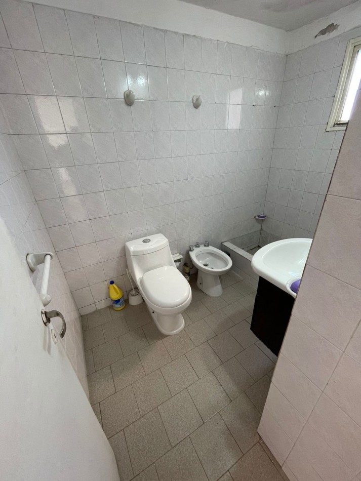 SE VENDE DEPARTAMENTO DE DOS DORMITORIOS CON COCHERA Y BALCON ZONA B SAN MARTIN SEGURIDAD 24 HR
