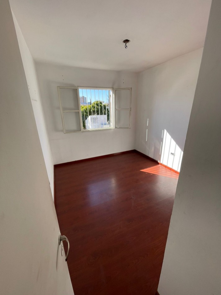 SE VENDE DEPARTAMENTO DE DOS DORMITORIOS CON COCHERA Y BALCON ZONA B SAN MARTIN SEGURIDAD 24 HR