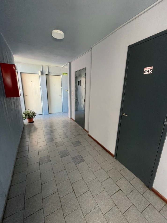 SE VENDE DEPARTAMENTO DE DOS DORMITORIOS CON COCHERA Y BALCON ZONA B SAN MARTIN SEGURIDAD 24 HR