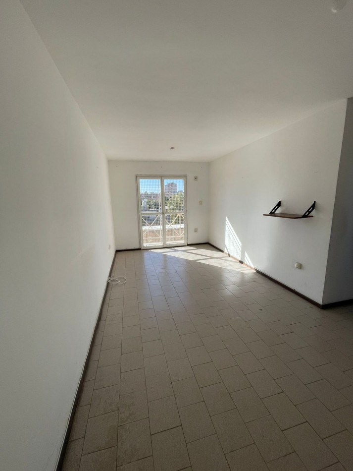 SE VENDE DEPARTAMENTO DE DOS DORMITORIOS CON COCHERA Y BALCON ZONA B SAN MARTIN SEGURIDAD 24 HR