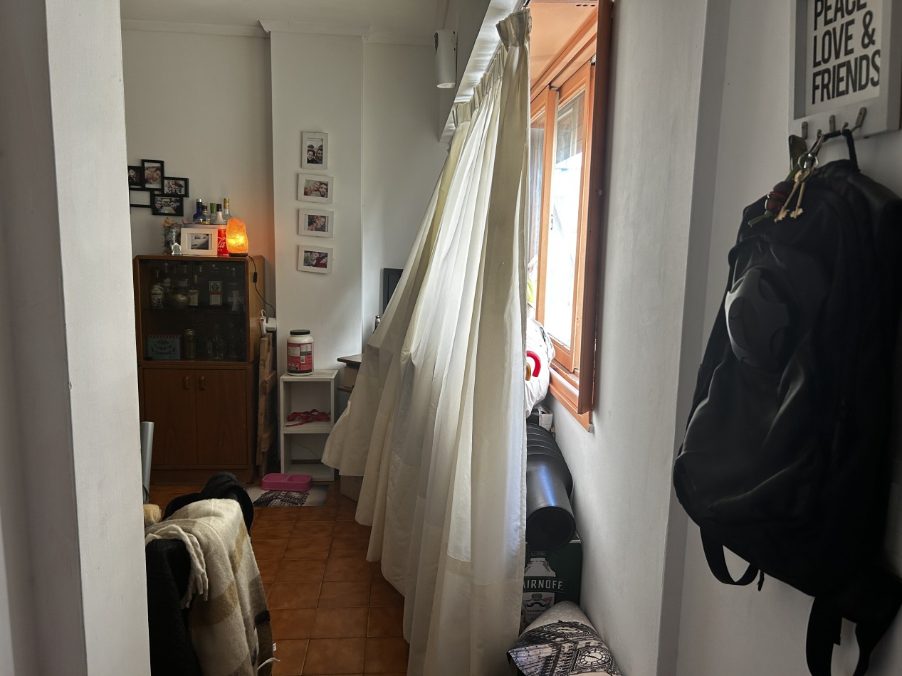 Vendemos  excelente departamento de 1 dormitorio sin balcon, cocina-comedor y living. Ubicado en Sarandi 740, piso 7, entre Chile e Independencia, en el vibrante barrio de Monserrat.  A pocos metros de Puerto Madero. 