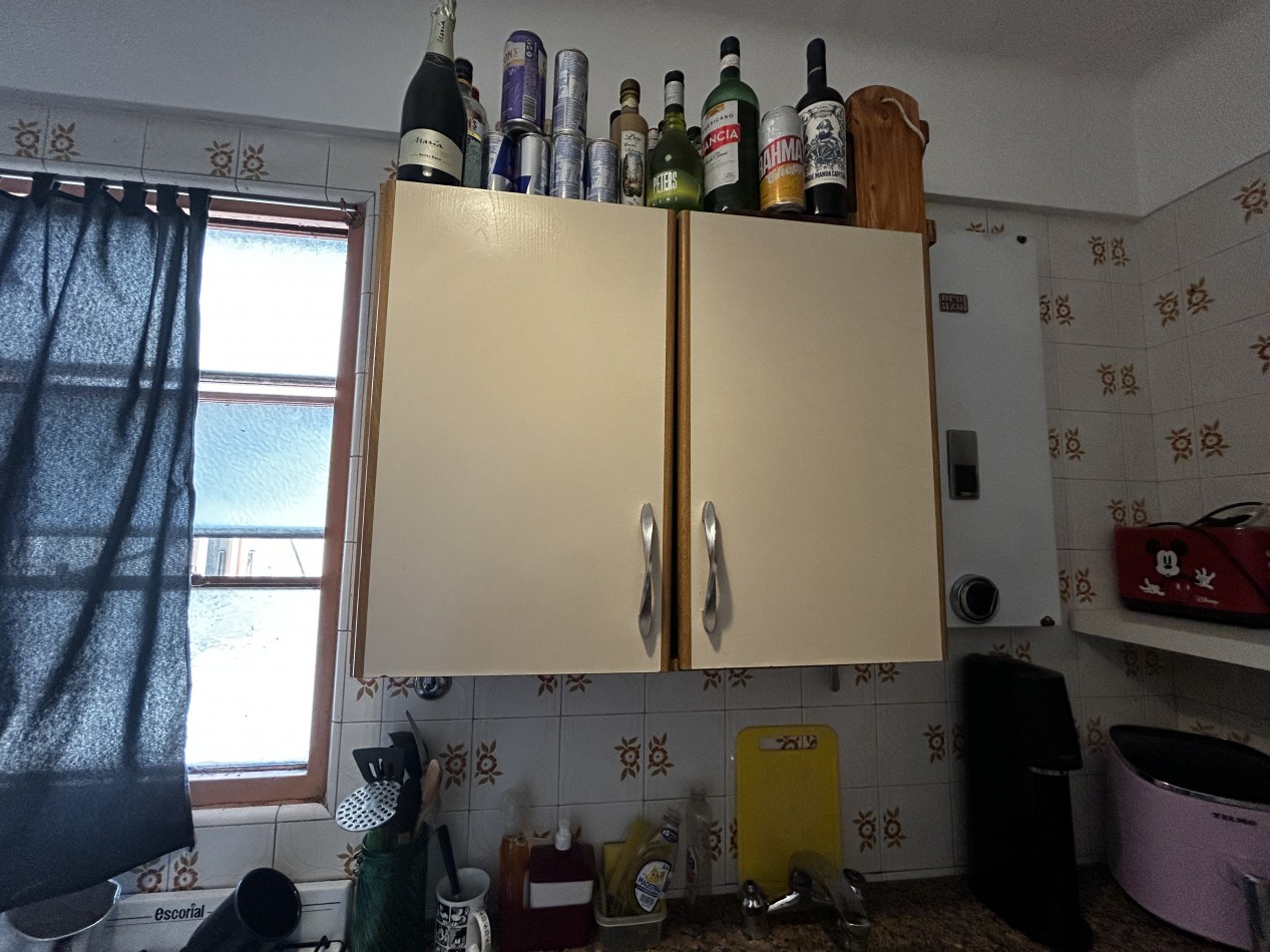 Vendemos  excelente departamento de 1 dormitorio sin balcon, cocina-comedor y living. Ubicado en Sarandi 740, piso 7, entre Chile e Independencia, en el vibrante barrio de Monserrat.  A pocos metros de Puerto Madero. 