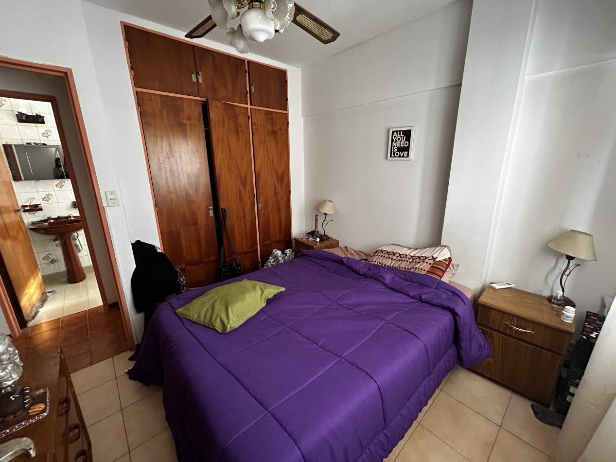 Vendemos  excelente departamento de 1 dormitorio sin balcon, cocina-comedor y living. Ubicado en Sarandi 740, piso 7, entre Chile e Independencia, en el vibrante barrio de Monserrat.  A pocos metros de Puerto Madero. 