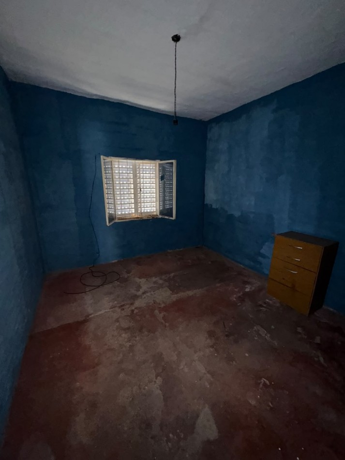 🛠️ ¡Excelente Oportunidad de Inversion! Casa a Reciclar en Villa Azalais