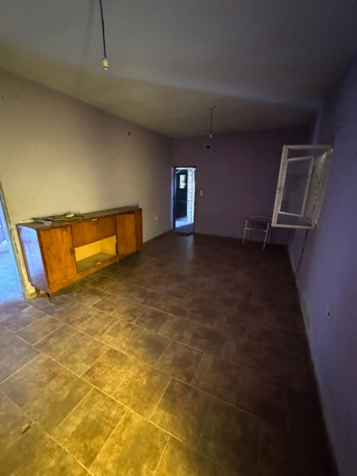 🛠️ ¡Excelente Oportunidad de Inversion! Casa a Reciclar en Villa Azalais