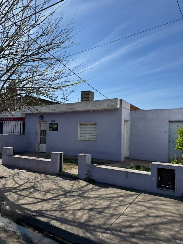 🛠️ ¡Excelente Oportunidad de Inversion! Casa a Reciclar en Villa Azalais