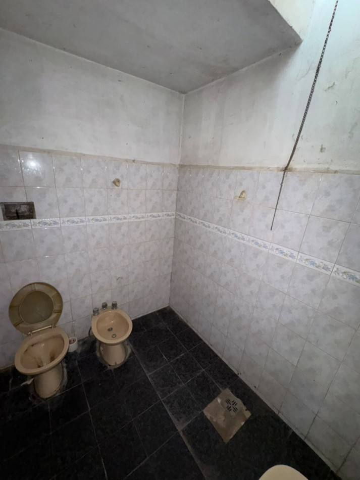 🛠️ ¡Excelente Oportunidad de Inversion! Casa a Reciclar en Villa Azalais