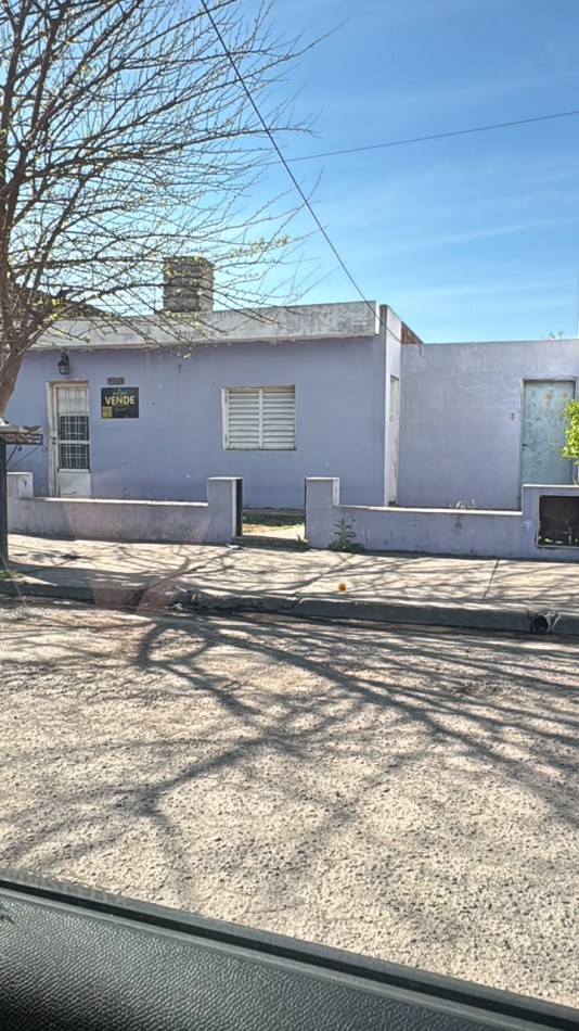 🛠️ ¡Excelente Oportunidad de Inversion! Casa a Reciclar en Villa Azalais