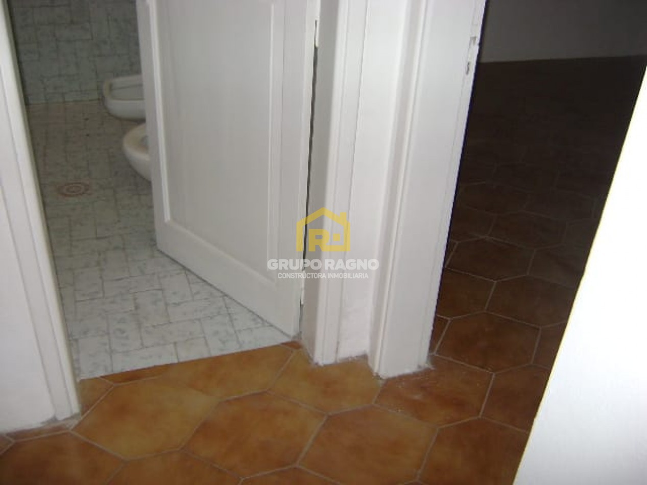 🏠 ¡Excelente Oportunidad en Barrio Jardin! Amplia Casa de 3 Dormitorios con Garaje y Gran Terreno