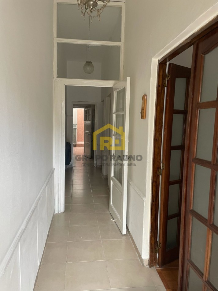 vendo casa de dos dormitorios con cochera  y terraza en san martin con escritura calle colombres y federico bransen 