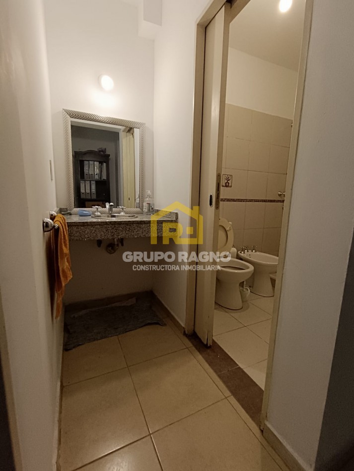 Vendo Departamento En B general Paz de Dos dormitorios y medio en Planta Baja con patio ,bajas expensas con escritura 