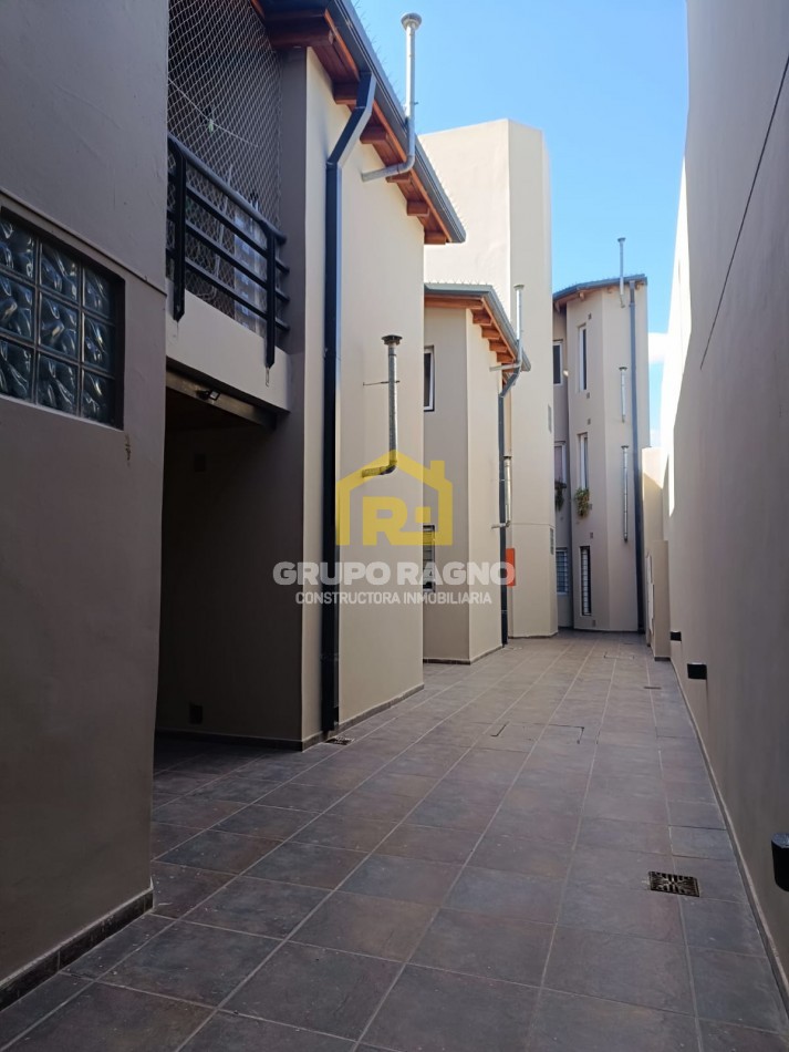 Vendo Departamento En B general Paz de Dos dormitorios y medio en Planta Baja con patio ,bajas expensas con escritura 