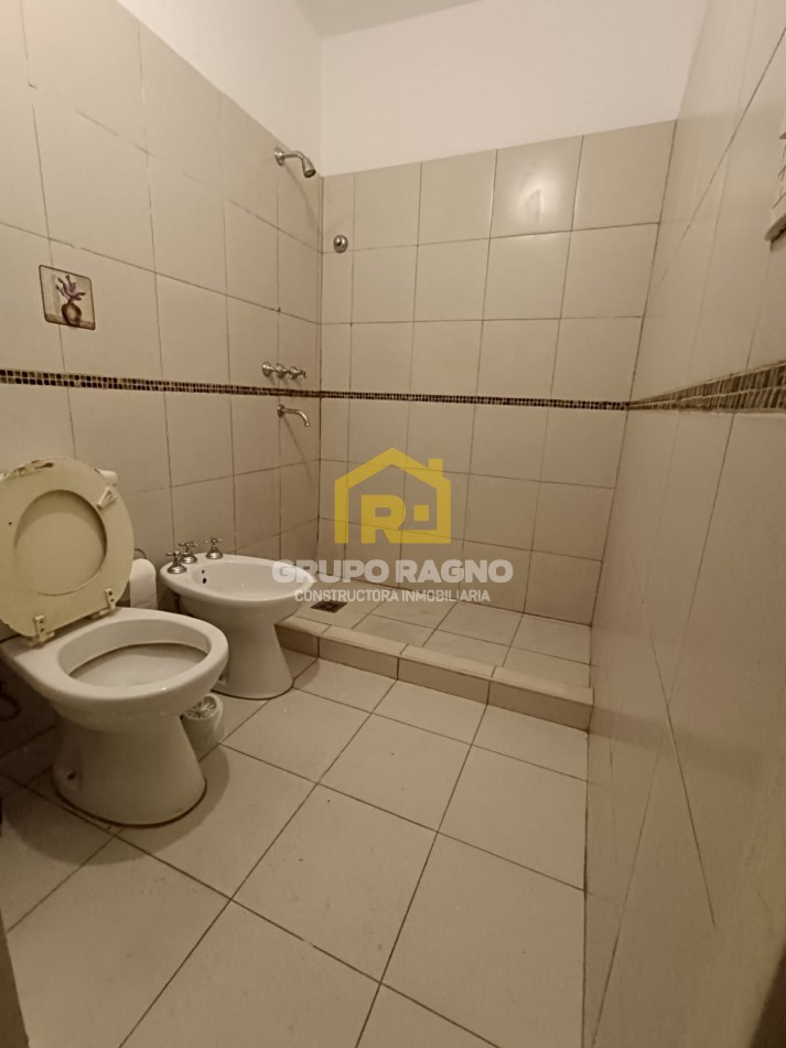 Vendo Departamento En B general Paz de Dos dormitorios y medio en Planta Baja con patio ,bajas expensas con escritura 