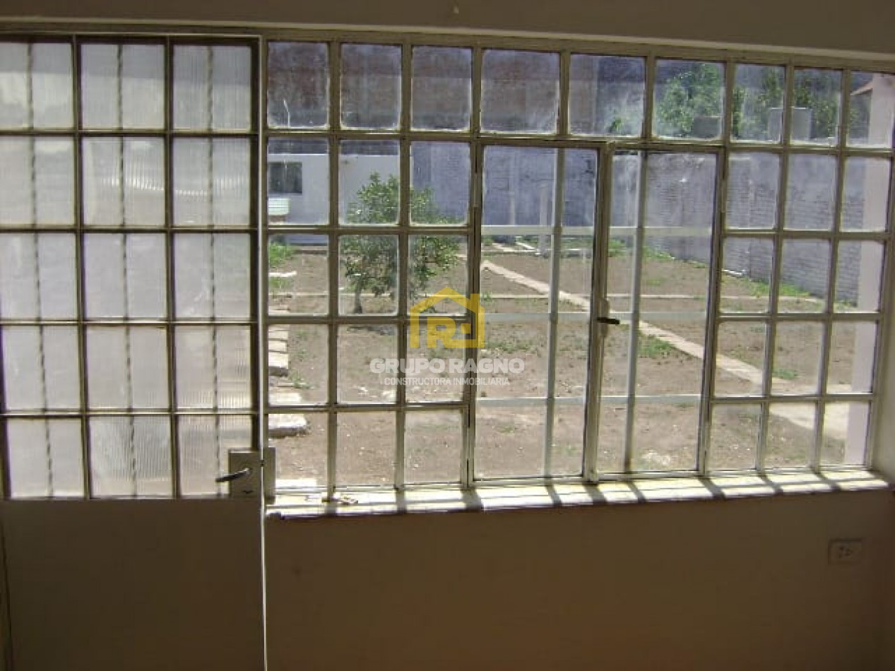 🏠 ¡Excelente Oportunidad en Barrio Jardin! Amplia Casa de 3 Dormitorios con Garaje y Gran Terreno