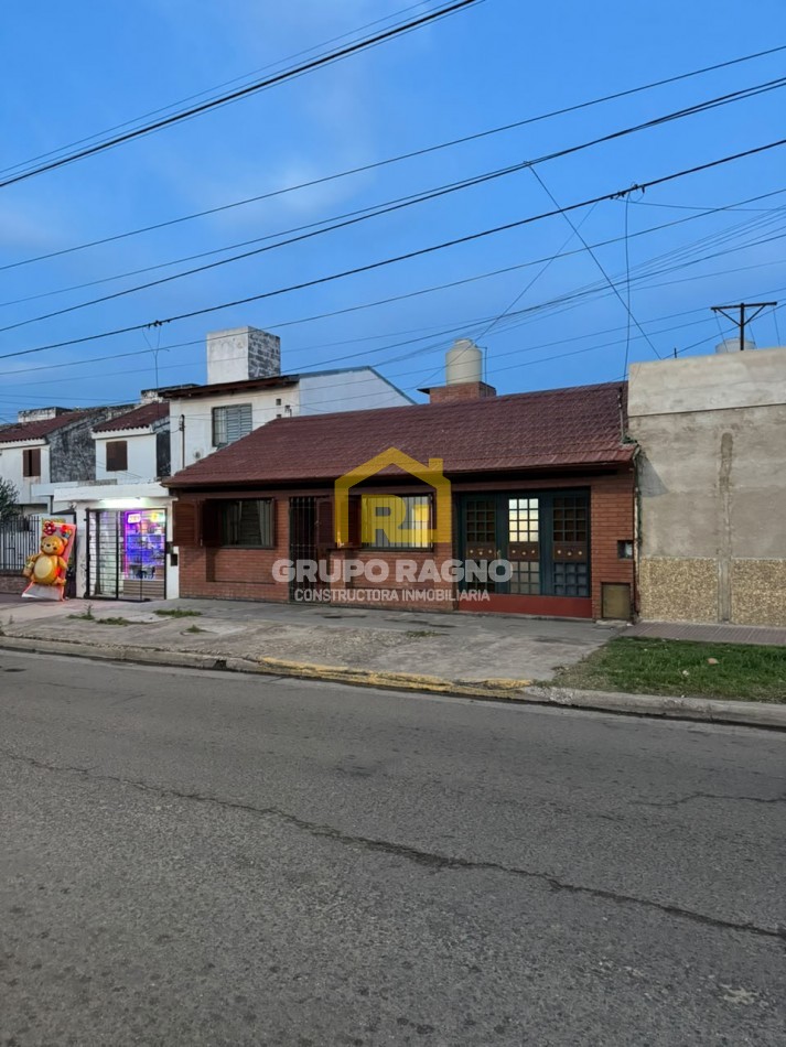 🔥 ¡Excelente Casa en Venta sobre Felix Paz 389! Con Cochera, Terraza con Quincho y Gran Ubicacion