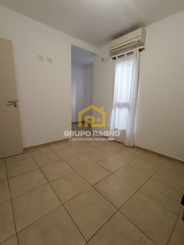 Vendo Departamento En B general Paz de Dos dormitorios y medio en Planta Baja con patio ,bajas expensas con escritura 