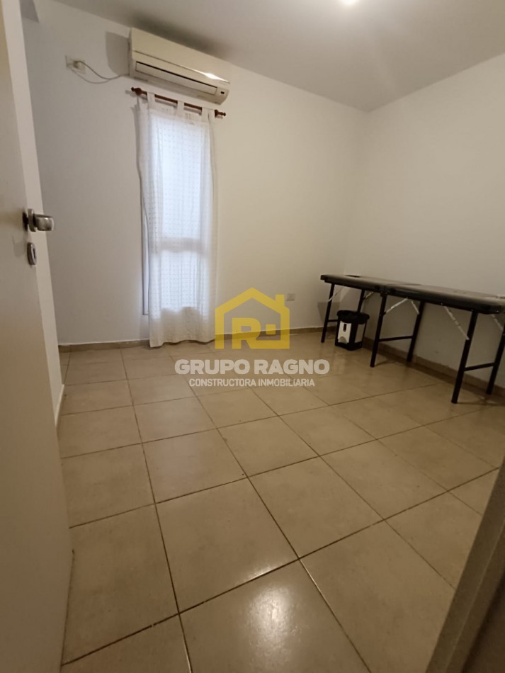 Vendo Departamento En B general Paz de Dos dormitorios y medio en Planta Baja con patio ,bajas expensas con escritura 