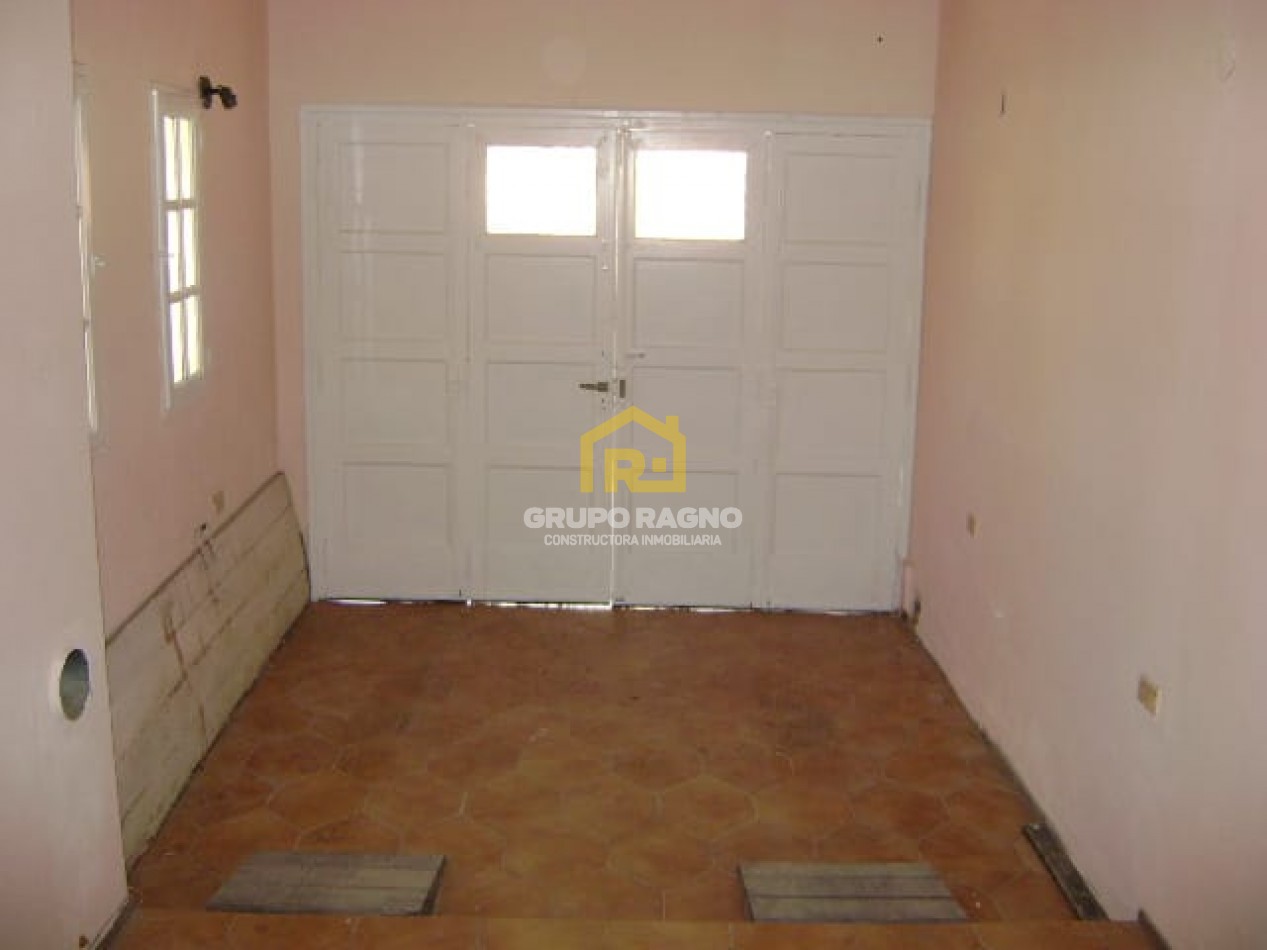 🏠 ¡Excelente Oportunidad en Barrio Jardin! Amplia Casa de 3 Dormitorios con Garaje y Gran Terreno