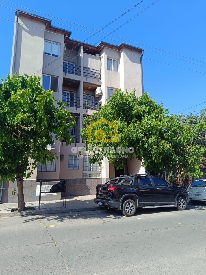 Vendo Departamento En B general Paz de Dos dormitorios y medio en Planta Baja con patio ,bajas expensas con escritura 
