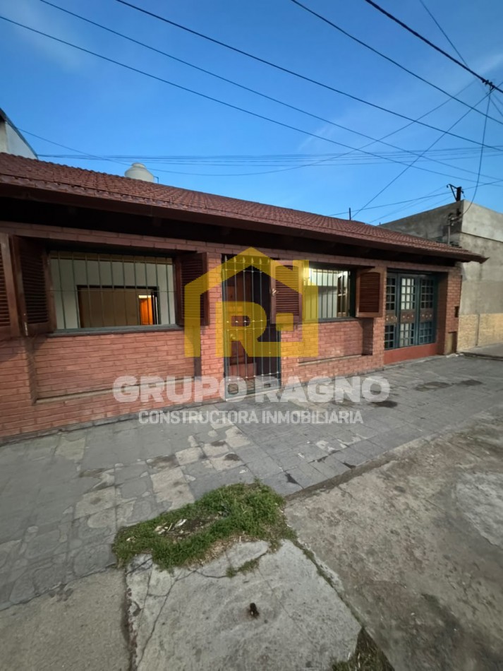 🏠 ¡Excelente Casa en Alquiler sobre Felix Paz 389! Con Cochera, Terraza con Quincho y Gran Ubicacion