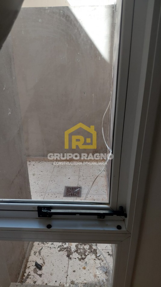 Vendo Departamento En B general Paz de Dos dormitorios y medio en Planta Baja con patio ,bajas expensas con escritura 