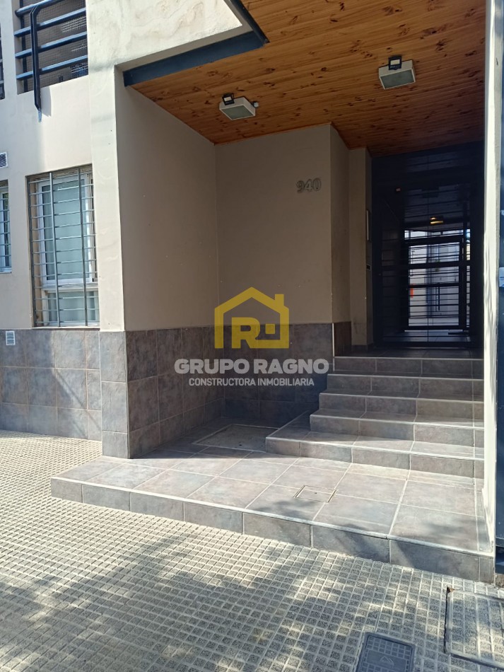 Vendo Departamento En B general Paz de Dos dormitorios y medio en Planta Baja con patio ,bajas expensas con escritura 