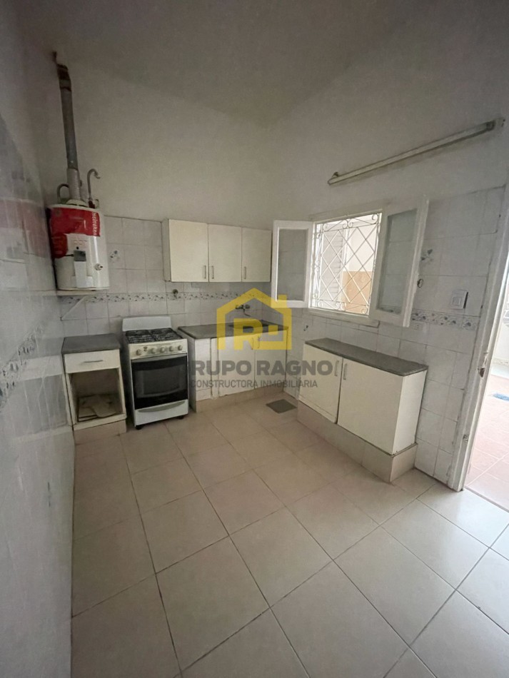 vendo casa de dos dormitorios con cochera  y terraza en san martin con escritura calle colombres y federico bransen 