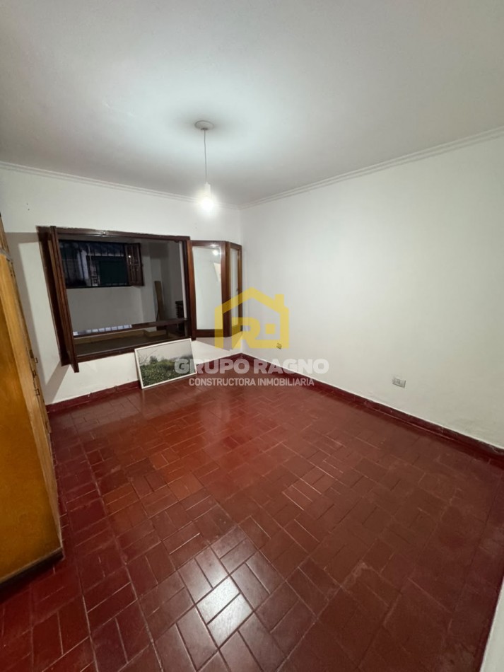 🔥 ¡Excelente Casa en Venta sobre Felix Paz 389! Con Cochera, Terraza con Quincho y Gran Ubicacion