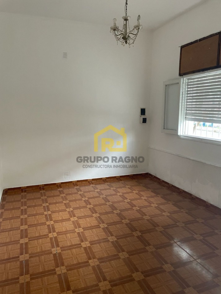 vendo casa de dos dormitorios con cochera  y terraza en san martin con escritura calle colombres y federico bransen 